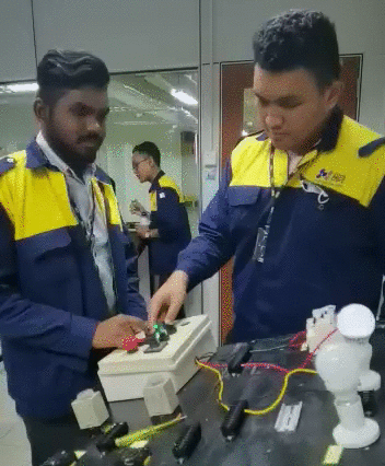 C03 INDUSTRIAL AUTOMATION ELECTRICAL/ ELECTRONIC SYSTEM ASSEMBLING